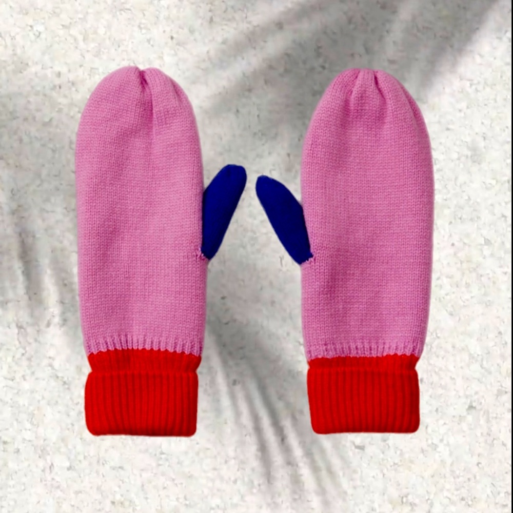 NWT Ultra pink Sherpa lined knit mittens. Pink, purple and red.